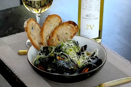 Mejillones al vino blanco