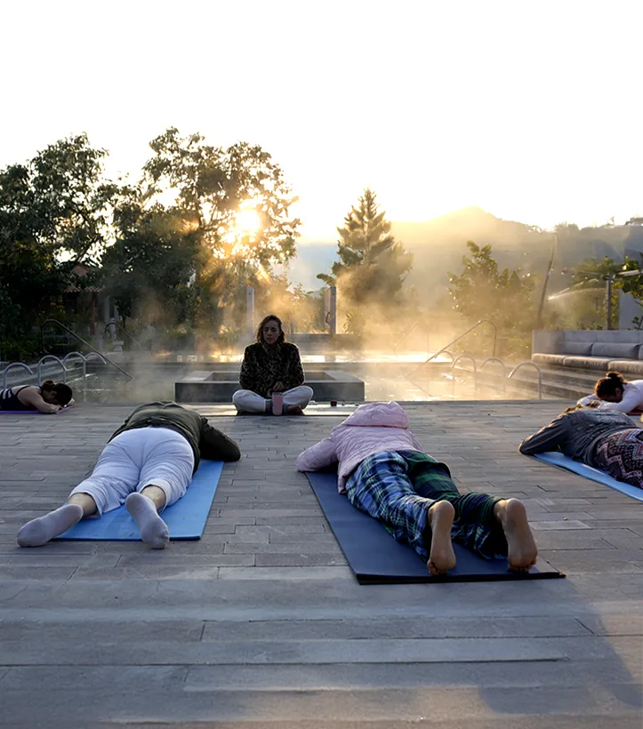 amanecer con yoga en las jaras